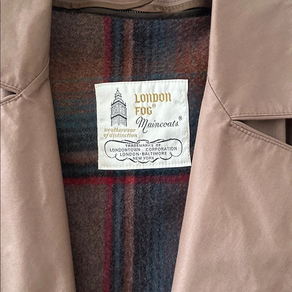 London Fog Classic Tan Trench Coat - Picture 3 of 6